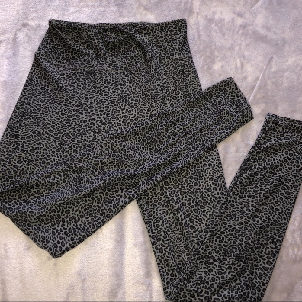 Ardene grey/ black leopard print leggings